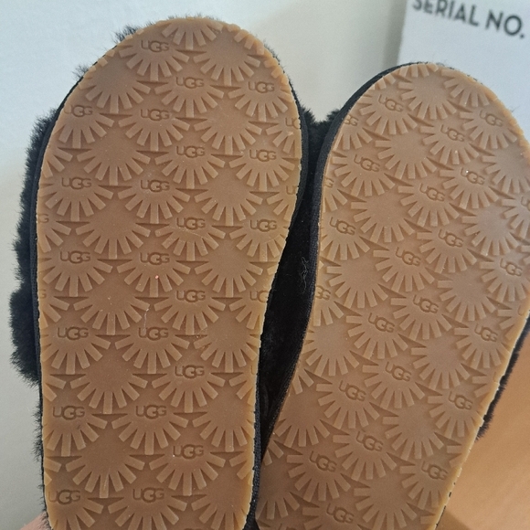UGG Black Kids Fluffy Slippers - Picture 4 of 5